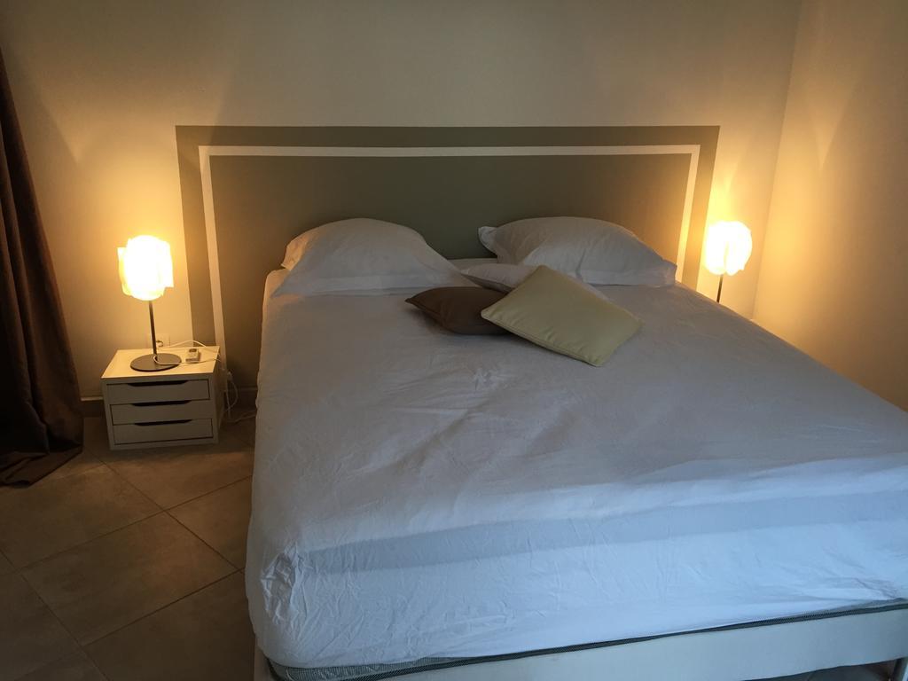 Location Dampierre Apartment Ле Госие Стая снимка
